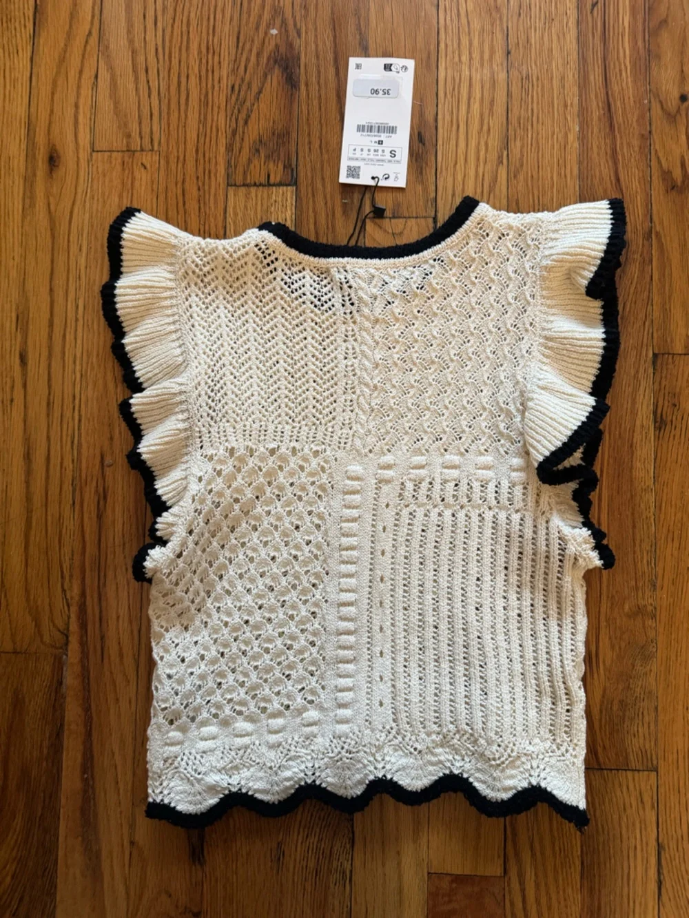 ZARA Cream Knit Ruffle Sleeve Top with Black Trim - Picture 3 of 3